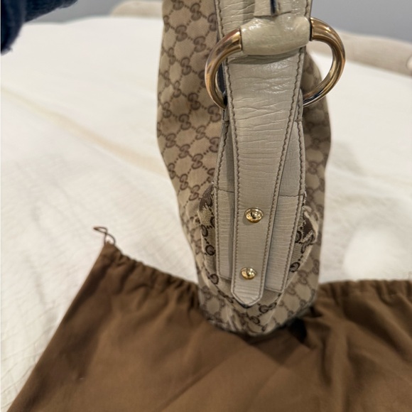 100% Authentic Gucci Beige Monogram Shoulder Bag - Picture 5 of 13